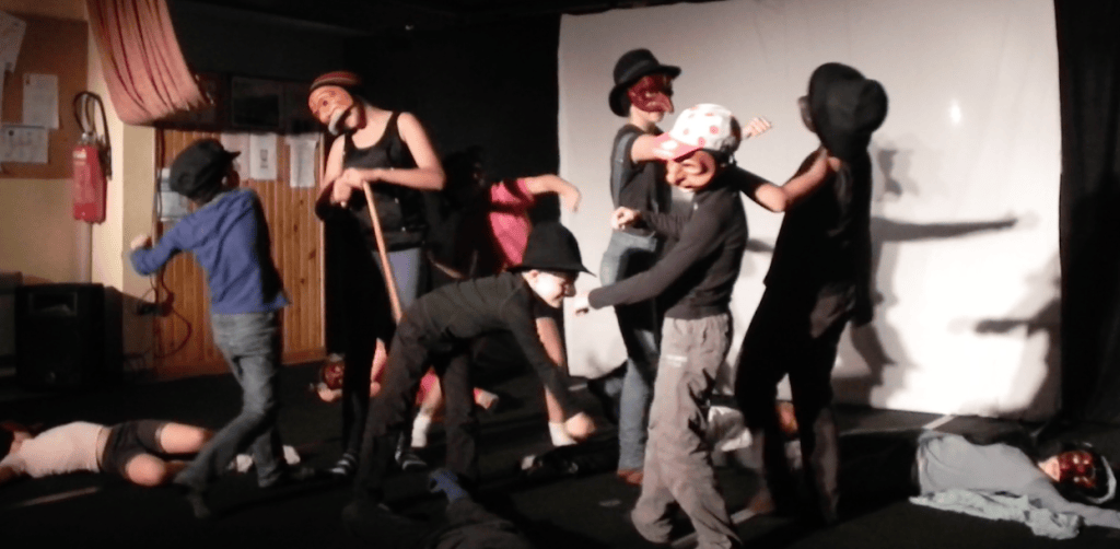 Masqués, ils ont joué la&nbsp;Comedia!